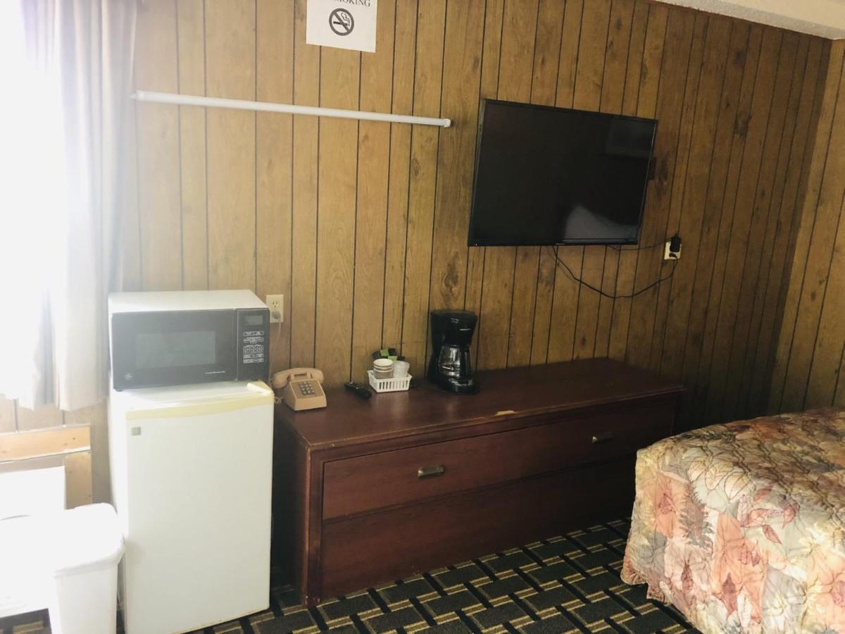 Big 12 Motel Broken Bow Екстериор снимка