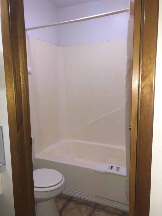 Big 12 Motel Broken Bow Екстериор снимка