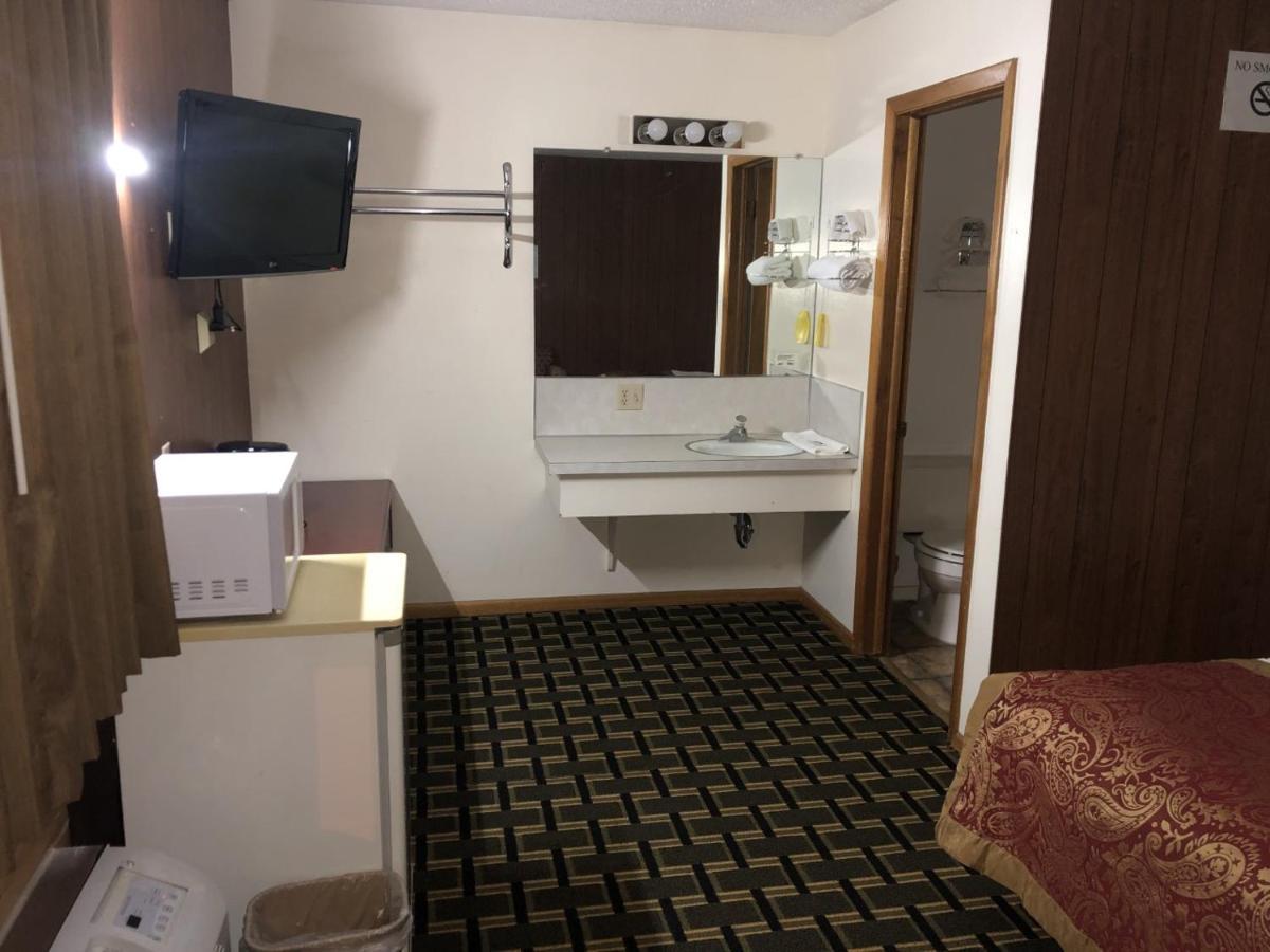 Big 12 Motel Broken Bow Екстериор снимка
