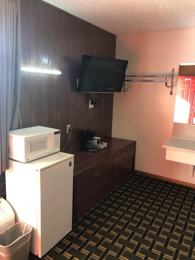 Big 12 Motel Broken Bow Екстериор снимка