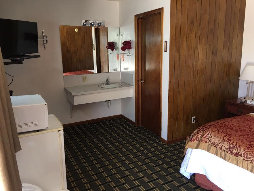 Big 12 Motel Broken Bow Екстериор снимка