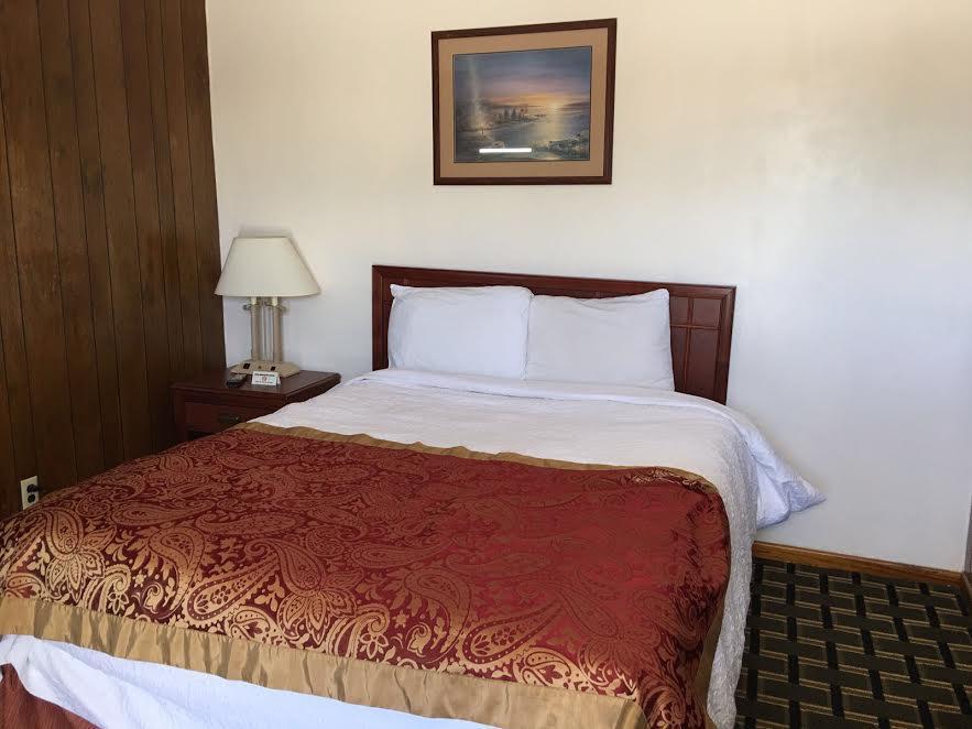 Big 12 Motel Broken Bow Екстериор снимка
