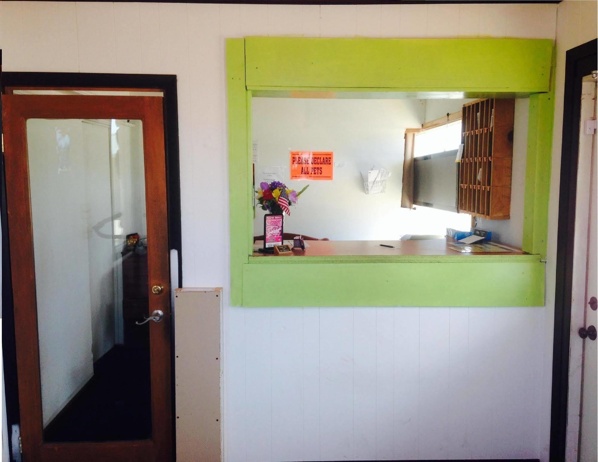 Big 12 Motel Broken Bow Екстериор снимка
